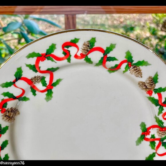 🆕VTG▪️RETRONEU▪️Set of 4 HOLIDAY RIBBONS 7.25" Gold Trim Porcelain Plates - Picture 2 of 6
